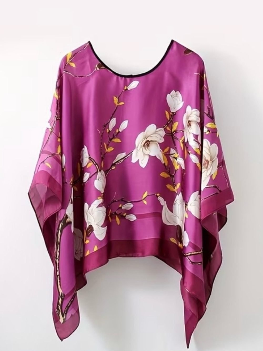 NIP Floral print shawl features a dipped hem and a magnolia design💐